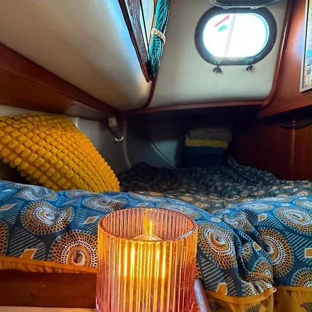 Botel Sailboat Raver