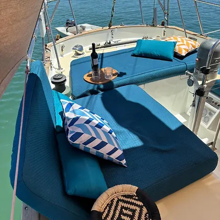 Botel Sailboat Raver Alvor