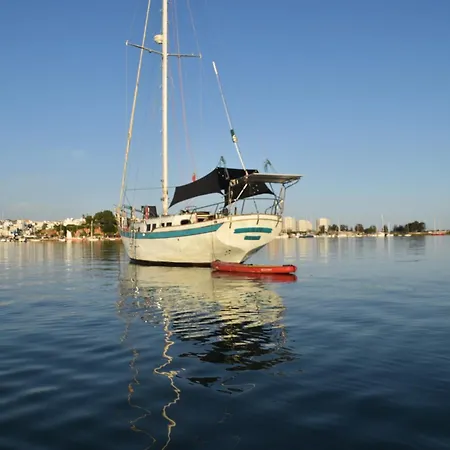 Botel Sailboat Raver *